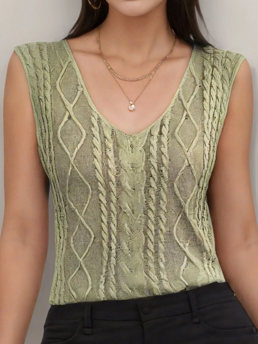 Juno - Casual Sleeveless Top With V Neck