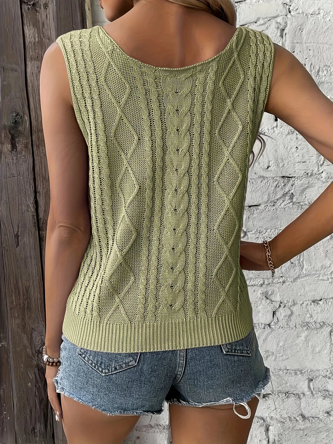 Juno - Casual Sleeveless Top With V Neck