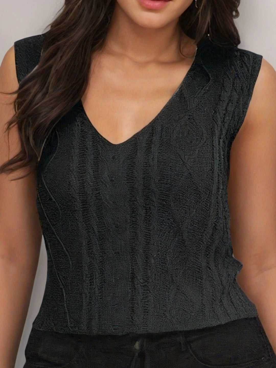 Juno - Casual Sleeveless Top With V Neck