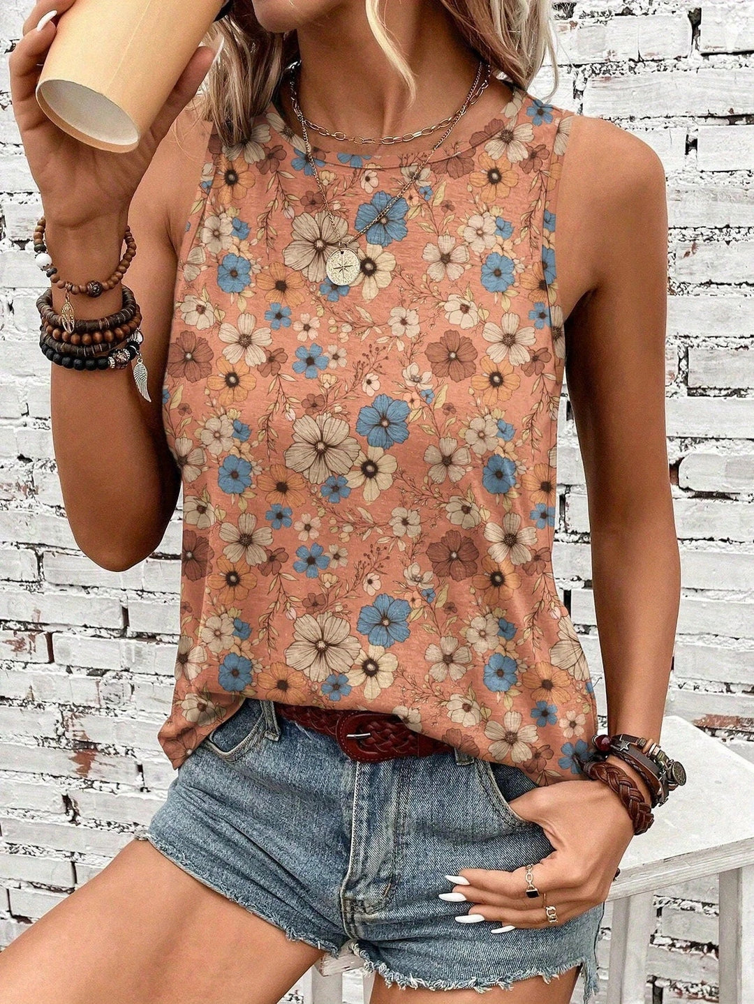 Lilou - Casual Summer Top With Floral Print