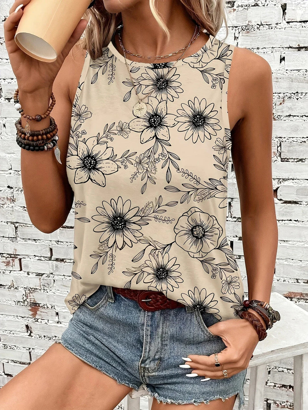 Lilou - Casual Summer Top With Floral Print