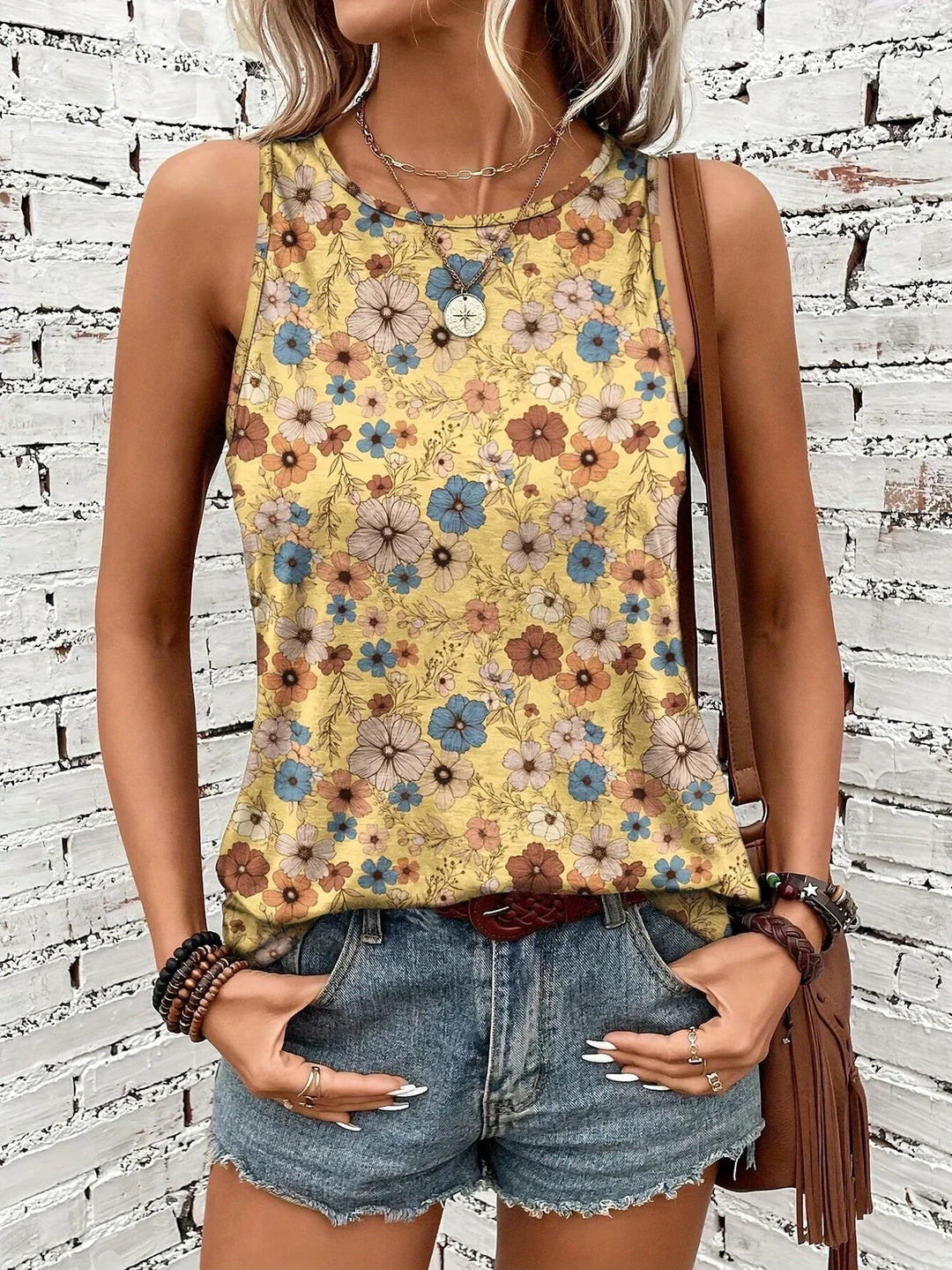 Lilou - Casual Summer Top With Floral Print
