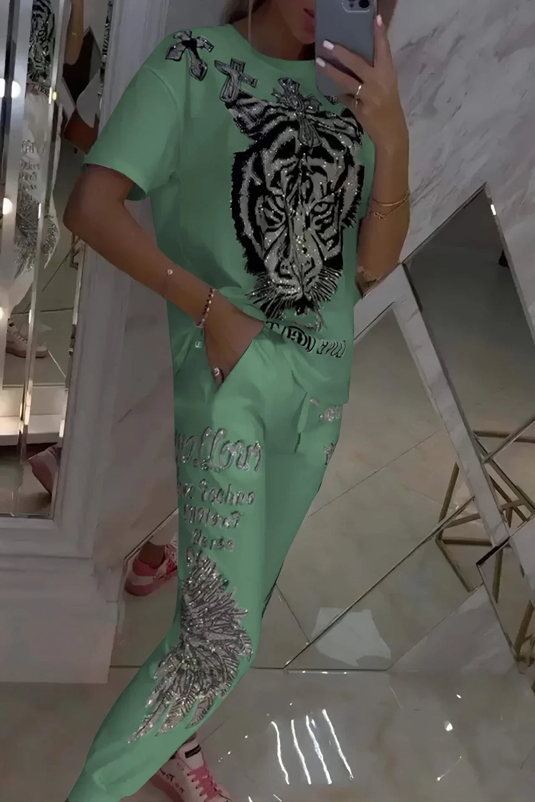 Quinzella - Fashionable Printed Top and Pants Set