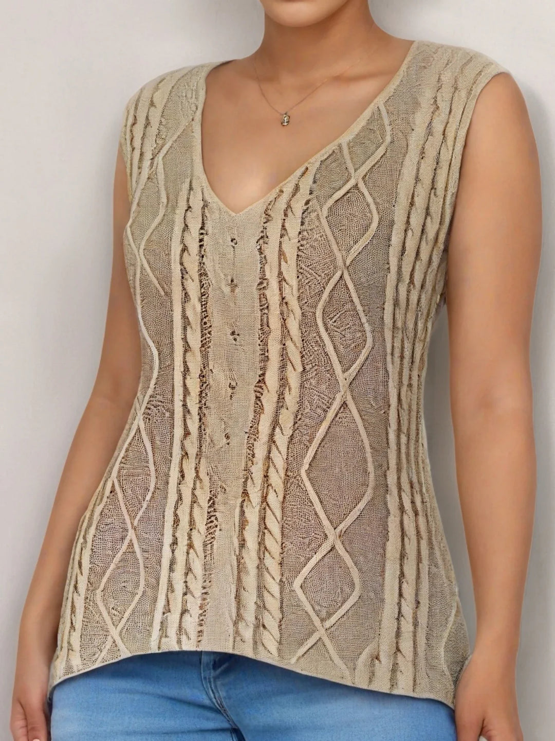 Juno - Casual Sleeveless Top With V Neck