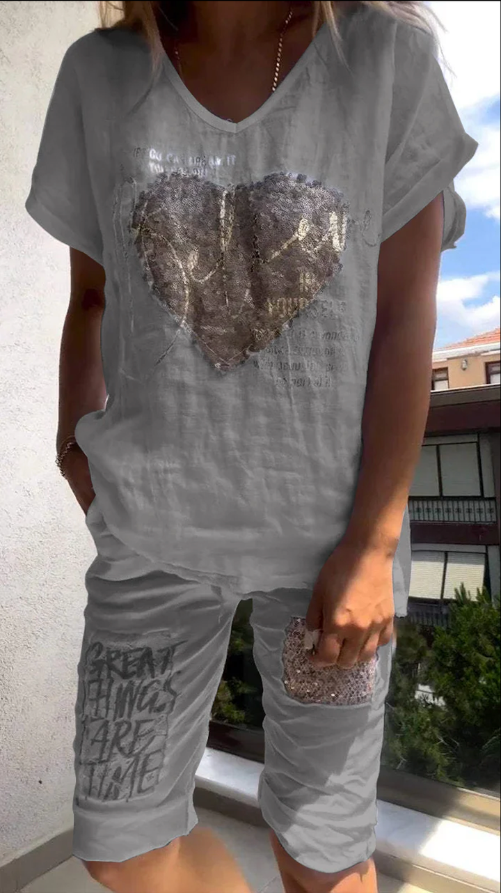 Varessa - Casual Two-Piece Suit with a V-Neck and Gold Embossing