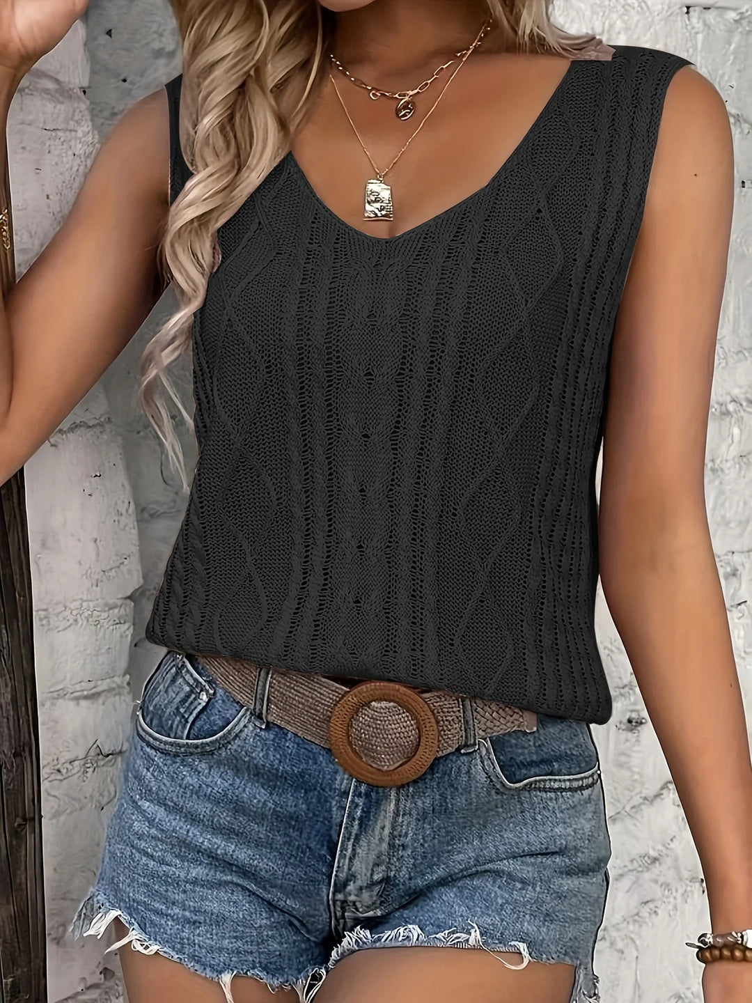 Juno - Casual Sleeveless Top With V Neck