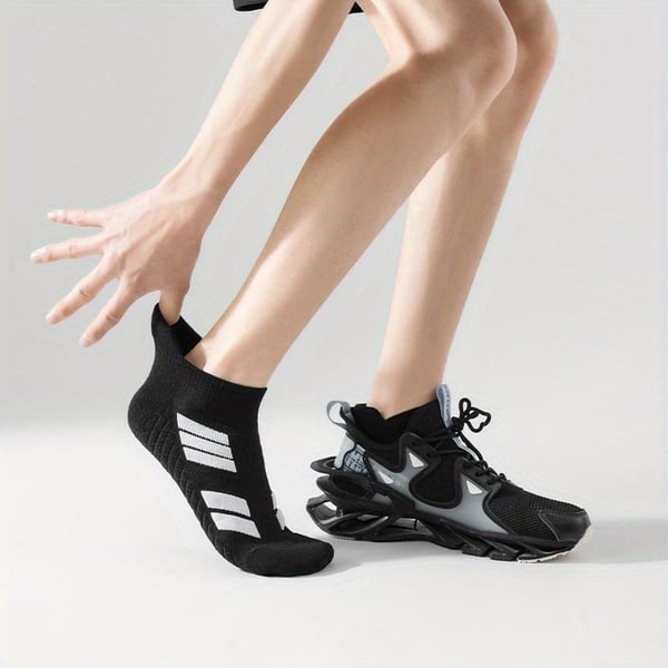 SwiftStep - Breathable Anti-slip Stripes Sports Socks