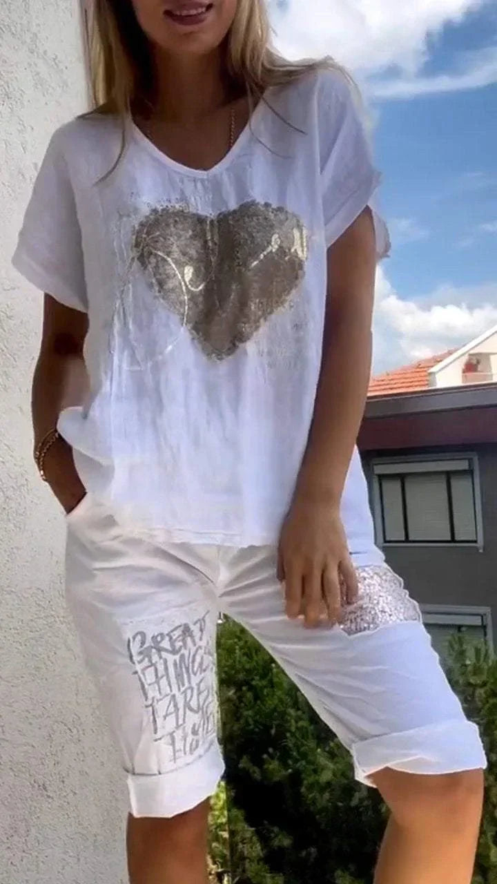 Varessa - Casual Two-Piece Suit with a V-Neck and Gold Embossing