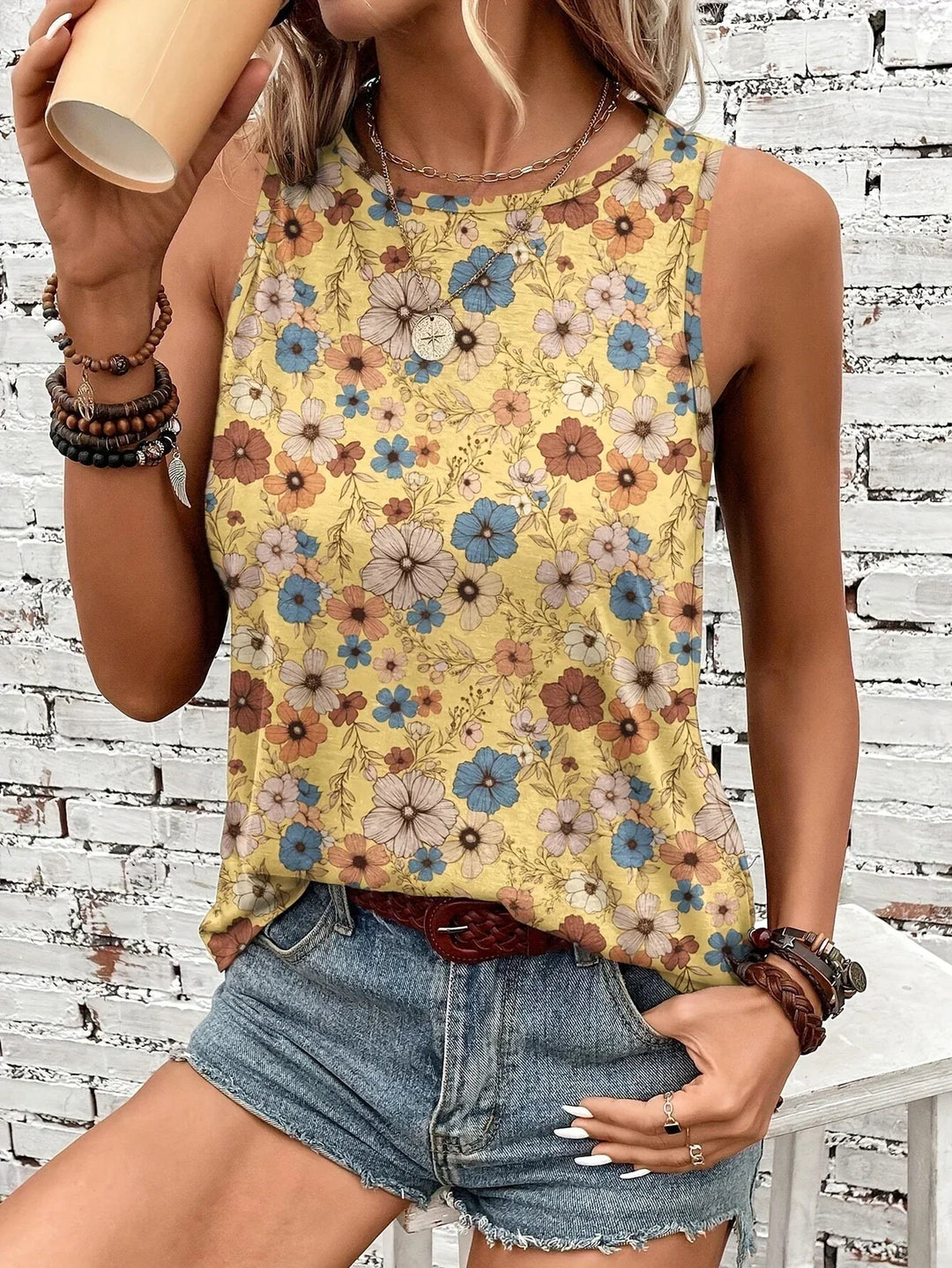 Lilou - Casual Summer Top With Floral Print