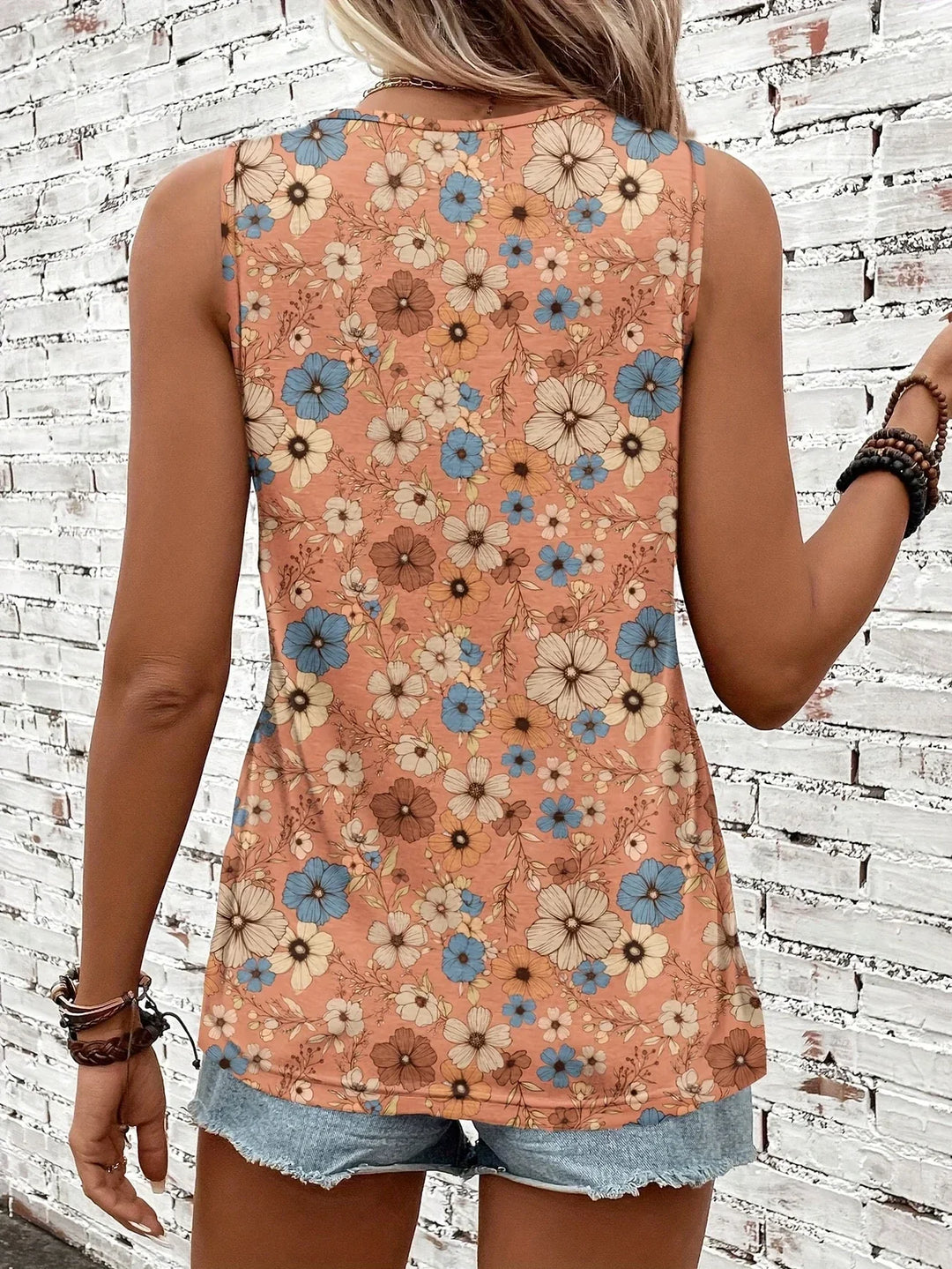Lilou - Casual Summer Top With Floral Print