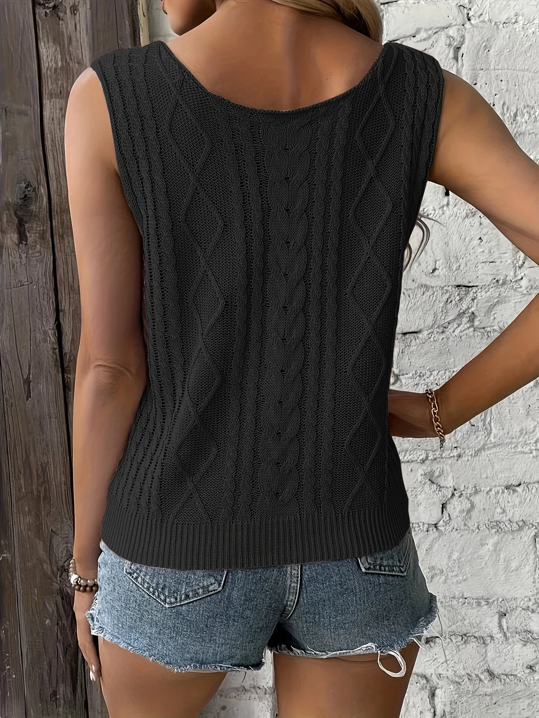 Juno - Casual Sleeveless Top With V Neck